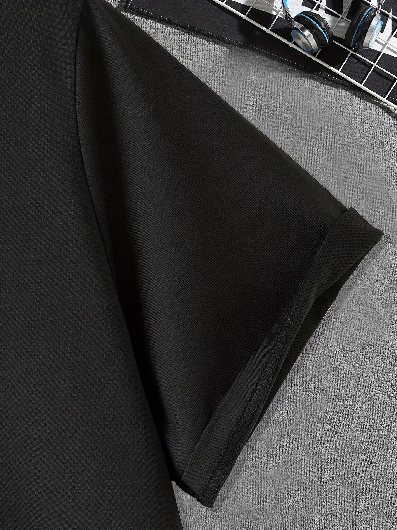 Men’s Geometric Appliqué Crew-Neck T-Shirt