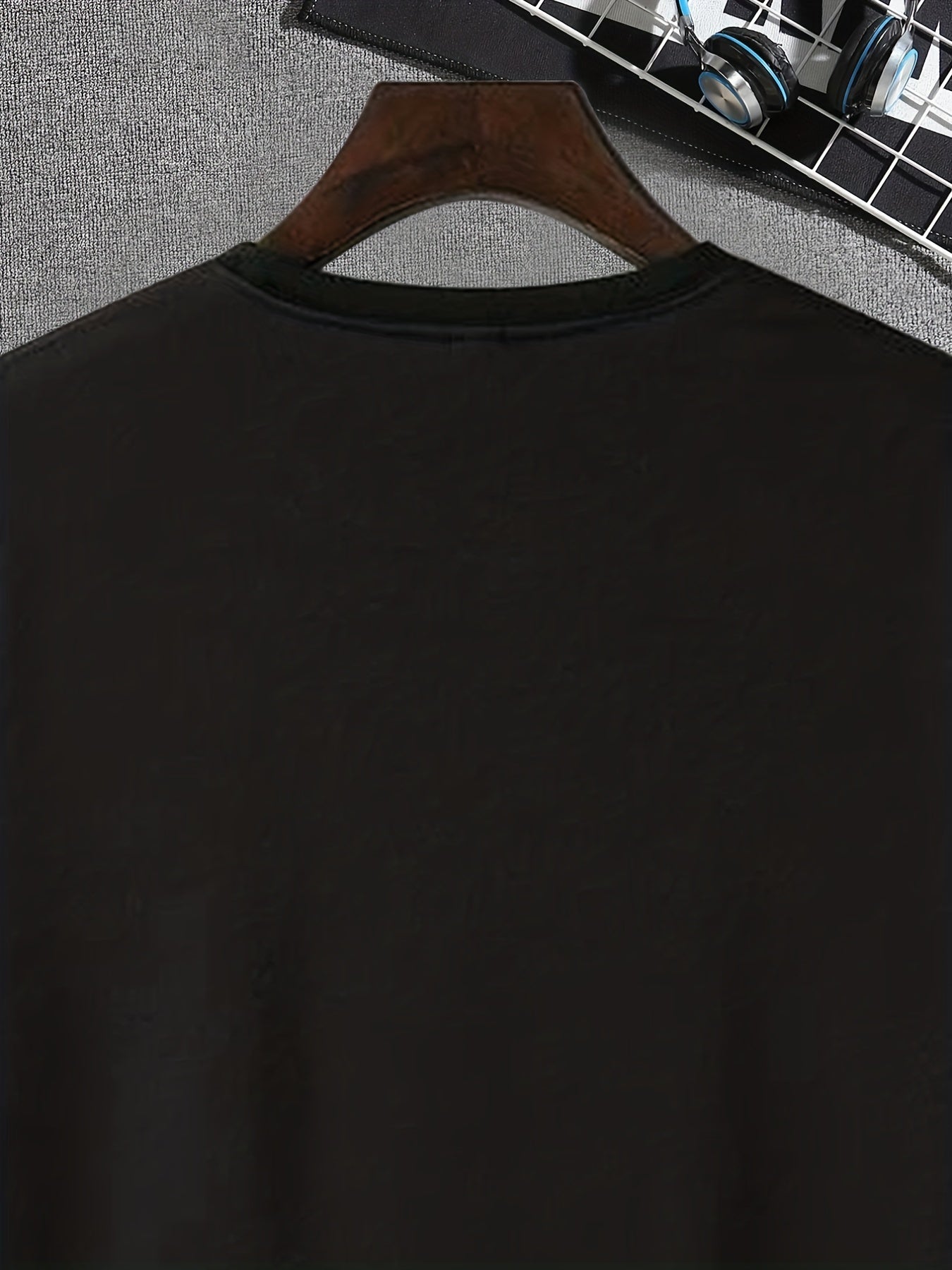 Men’s Geometric Appliqué Crew-Neck T-Shirt