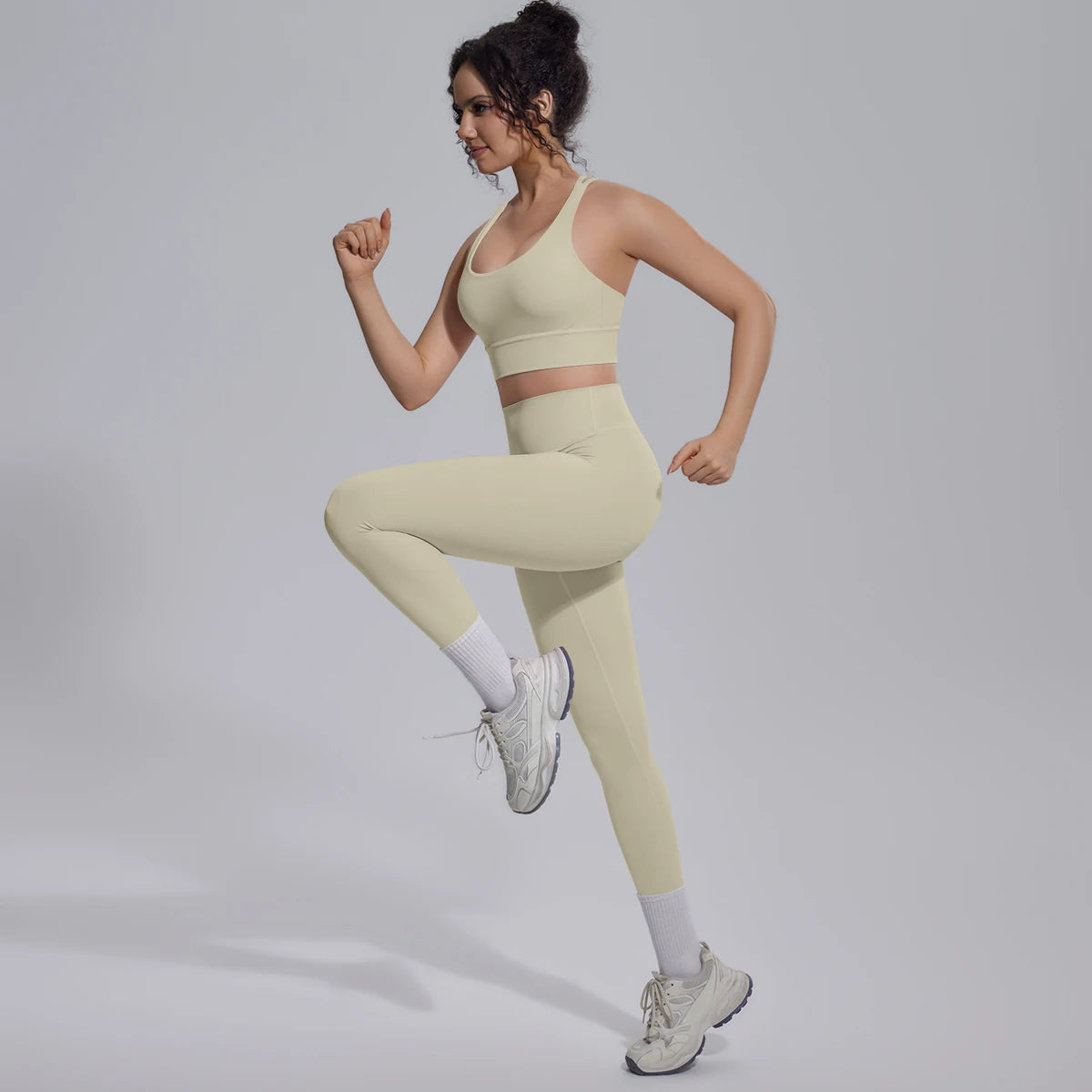 New Yoga Set for Woman Summer Gym Sports Running Bra Top Breathable Peach Buttocks Women Leggings Solid Color Yoga Set