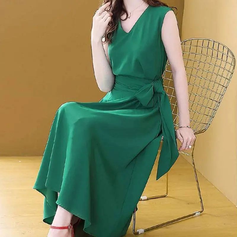 Elegant Sleeveless V-Neck Midi Dress