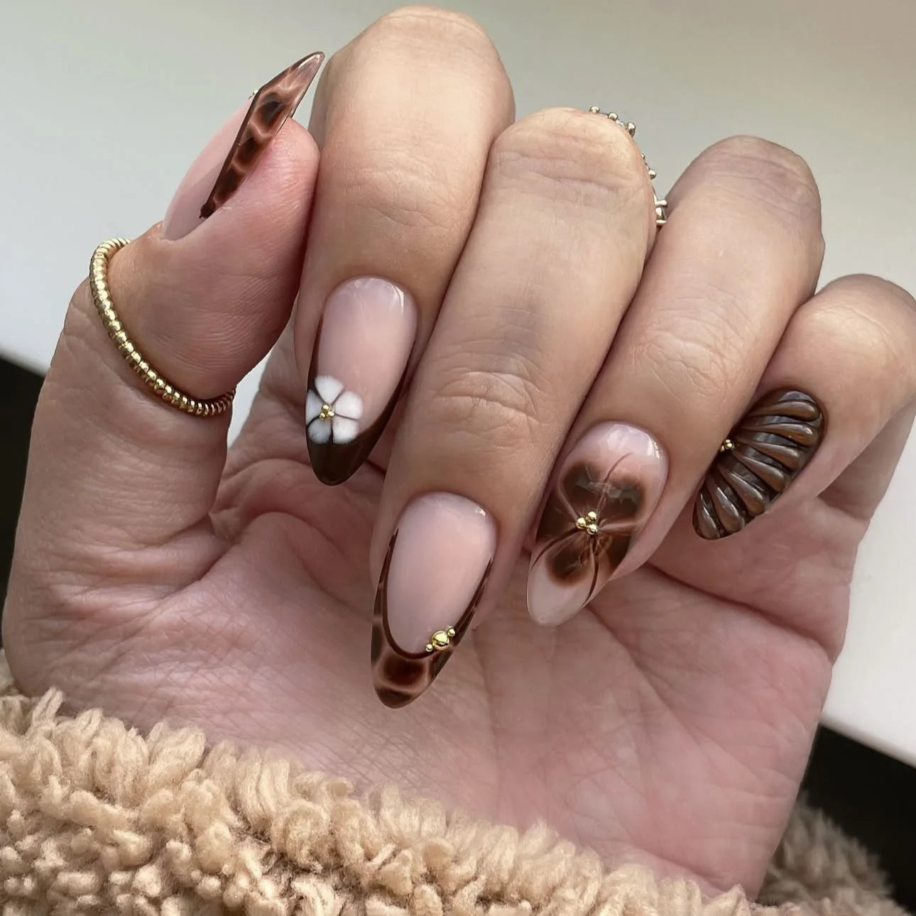 Medium fake nails for women Gradient nude brown blue flowers or rhinestones fall winter almond tips press on false nail art set