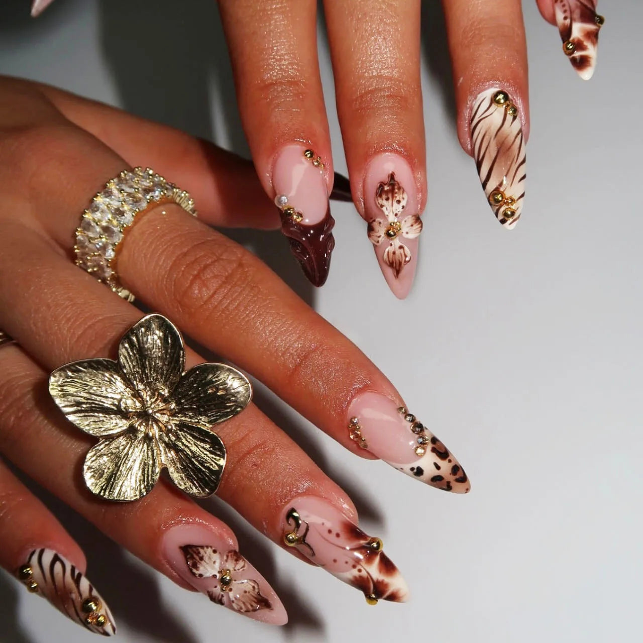 Medium fake nails for women Gradient nude brown blue flowers or rhinestones fall winter almond tips press on false nail art set