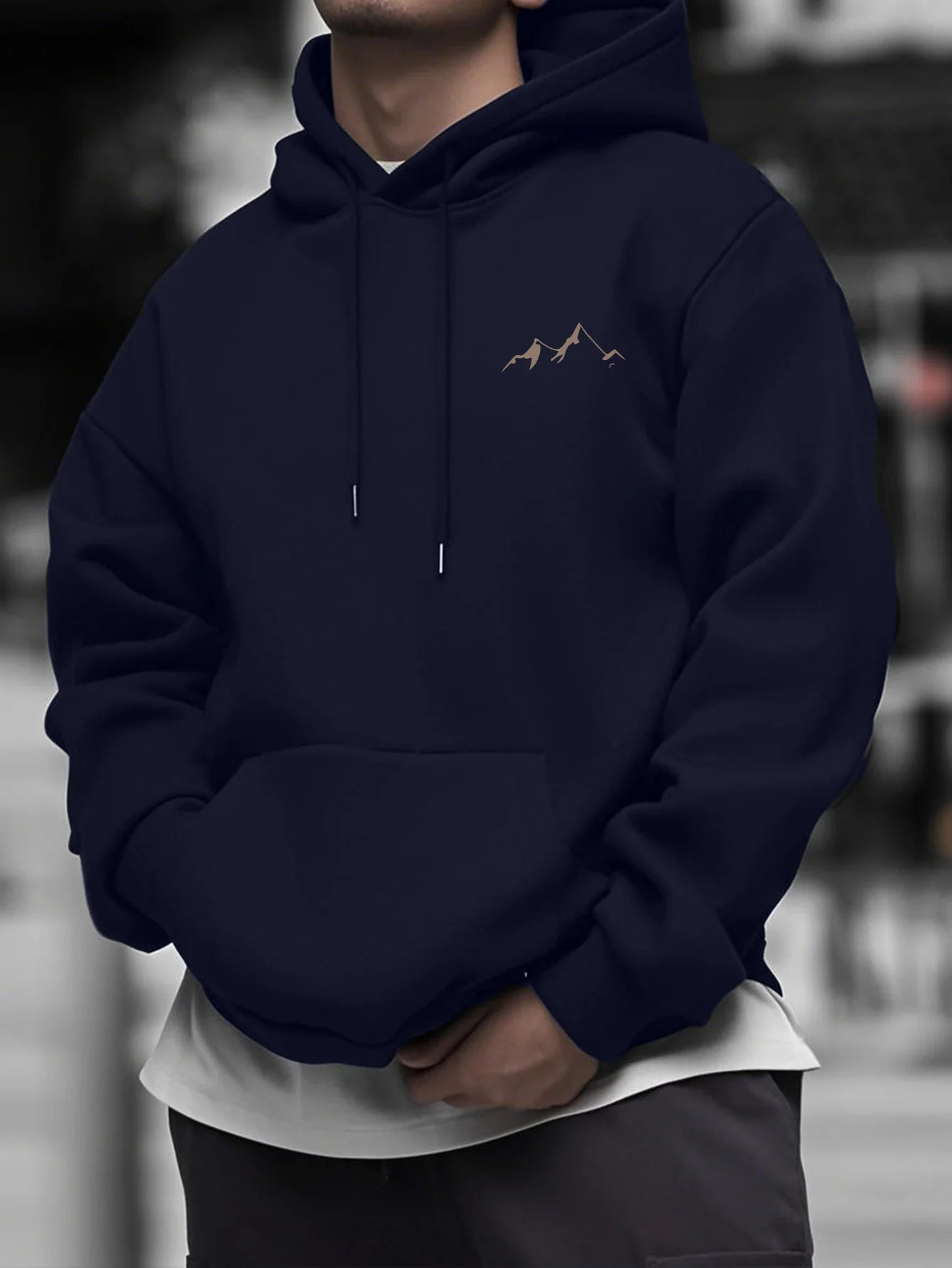 Stylish mountain-inspired minimalist print Men's long-sleeve hoodie, perfect for outdoor activities, suitable for autumn wear