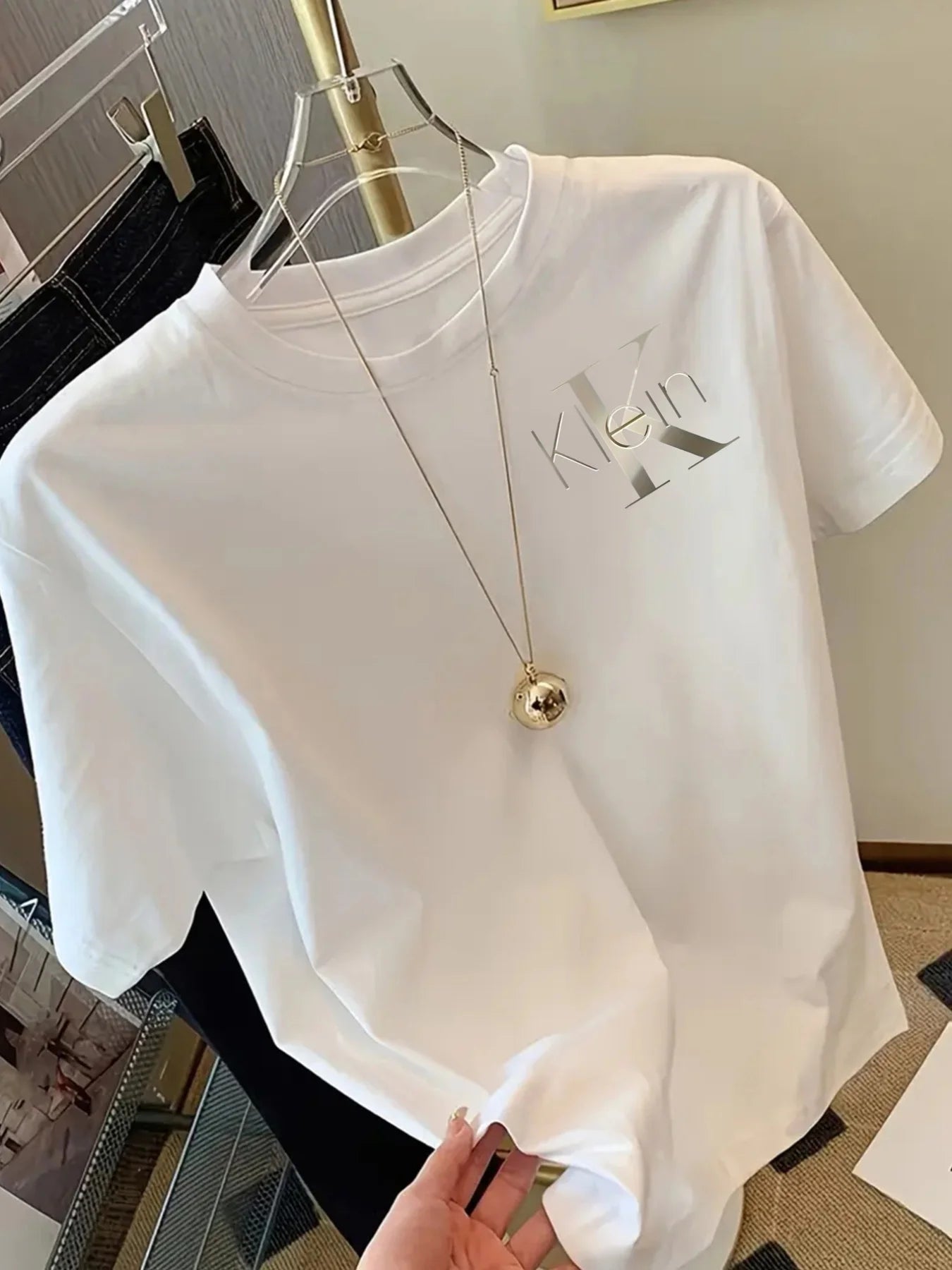 Front and back short-sleeved t-shirts, with logo - Trendy summer and spring women's printed t-shirts. Your best choice