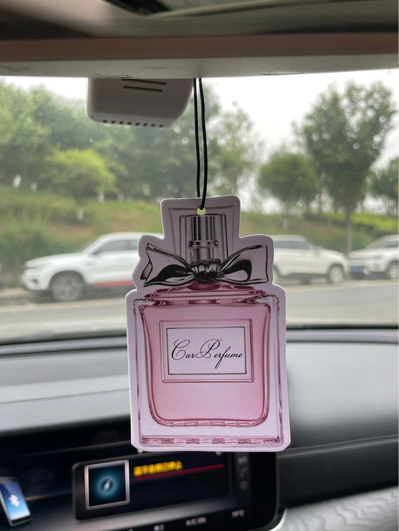 Perfume Bottle Pattern/Freesia Fresh Scent Five-Star Unisex Car Perfume and Non-Toxic Air Freshener |   Natural Essential Oils and Aromatherapy Scent Tablets (Noroili/Grapefruit/Cedar) |   Hanging Type and Dual-Purpose as a V