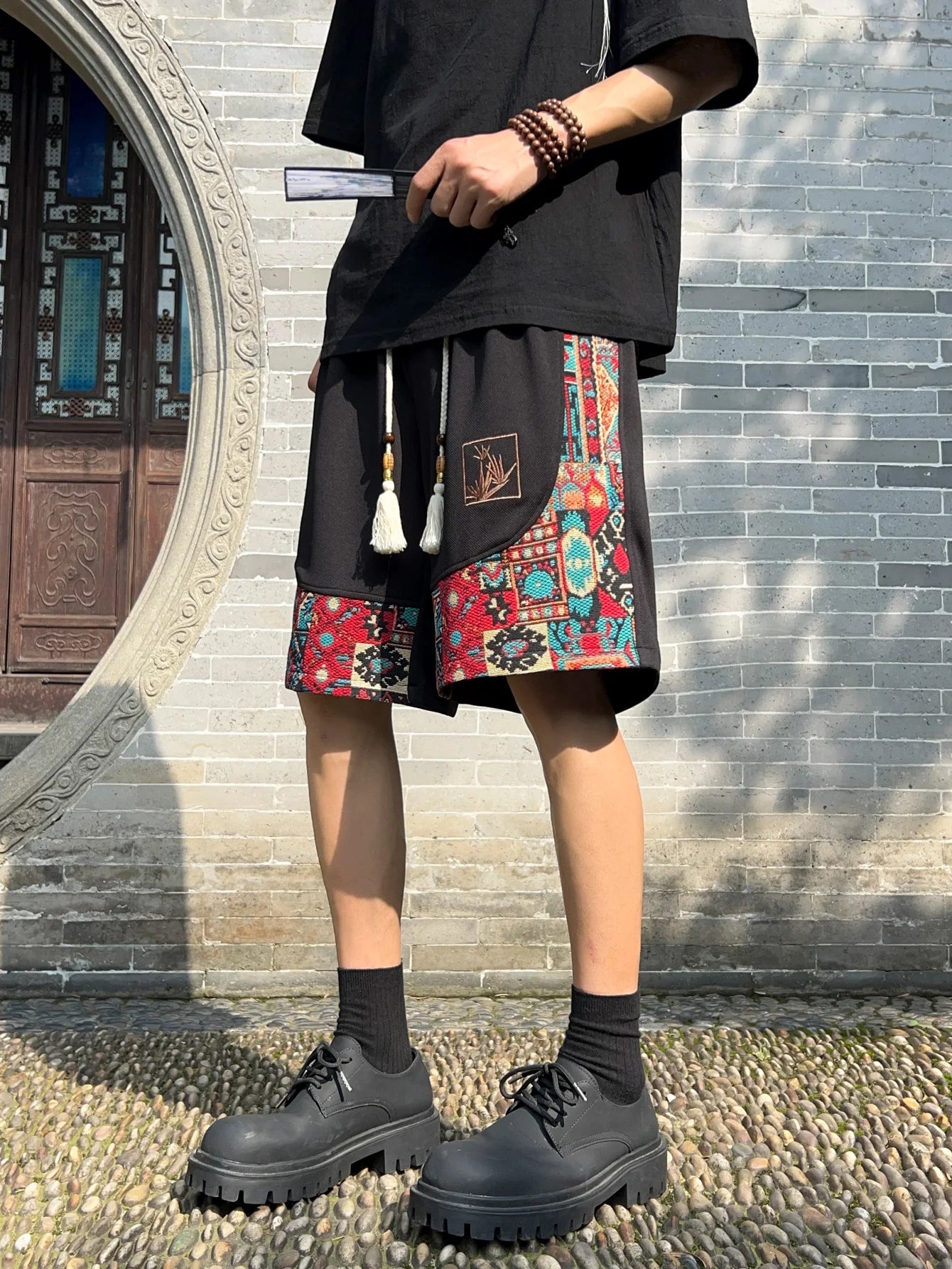 Men's ethnic embroidery pattern shorts with pockets, summer casual drawstring shorts, suitable for outdoor and beach casual wear