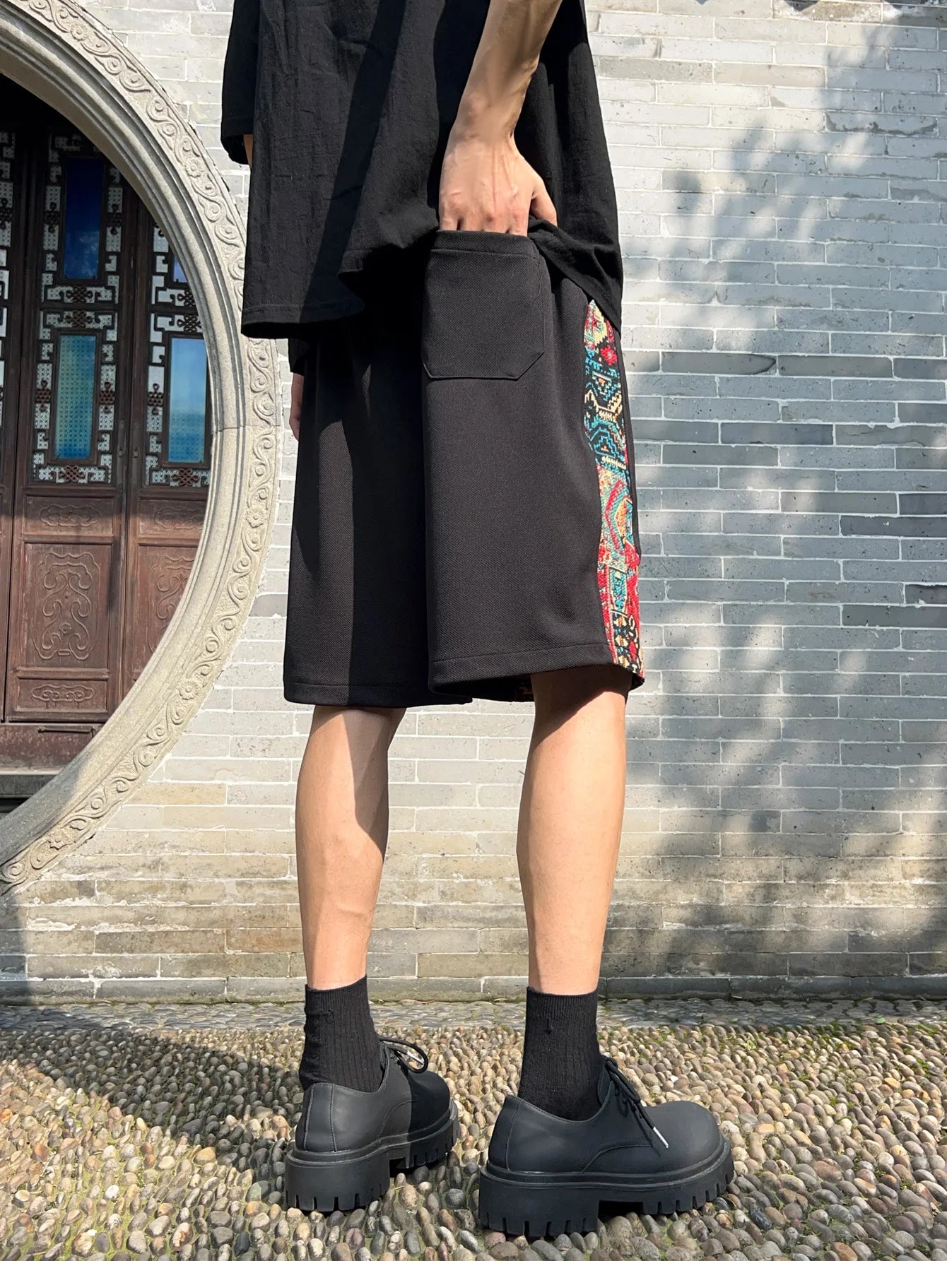 Men's ethnic embroidery pattern shorts with pockets, summer casual drawstring shorts, suitable for outdoor and beach casual wear