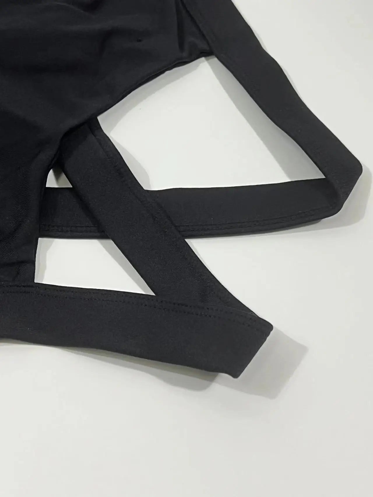 Sports and Beautiful Back Bra Set, Cross-Back Sports Bra, No Chest Pad, Adjustable Size, and Can Be Worn Inside Normally