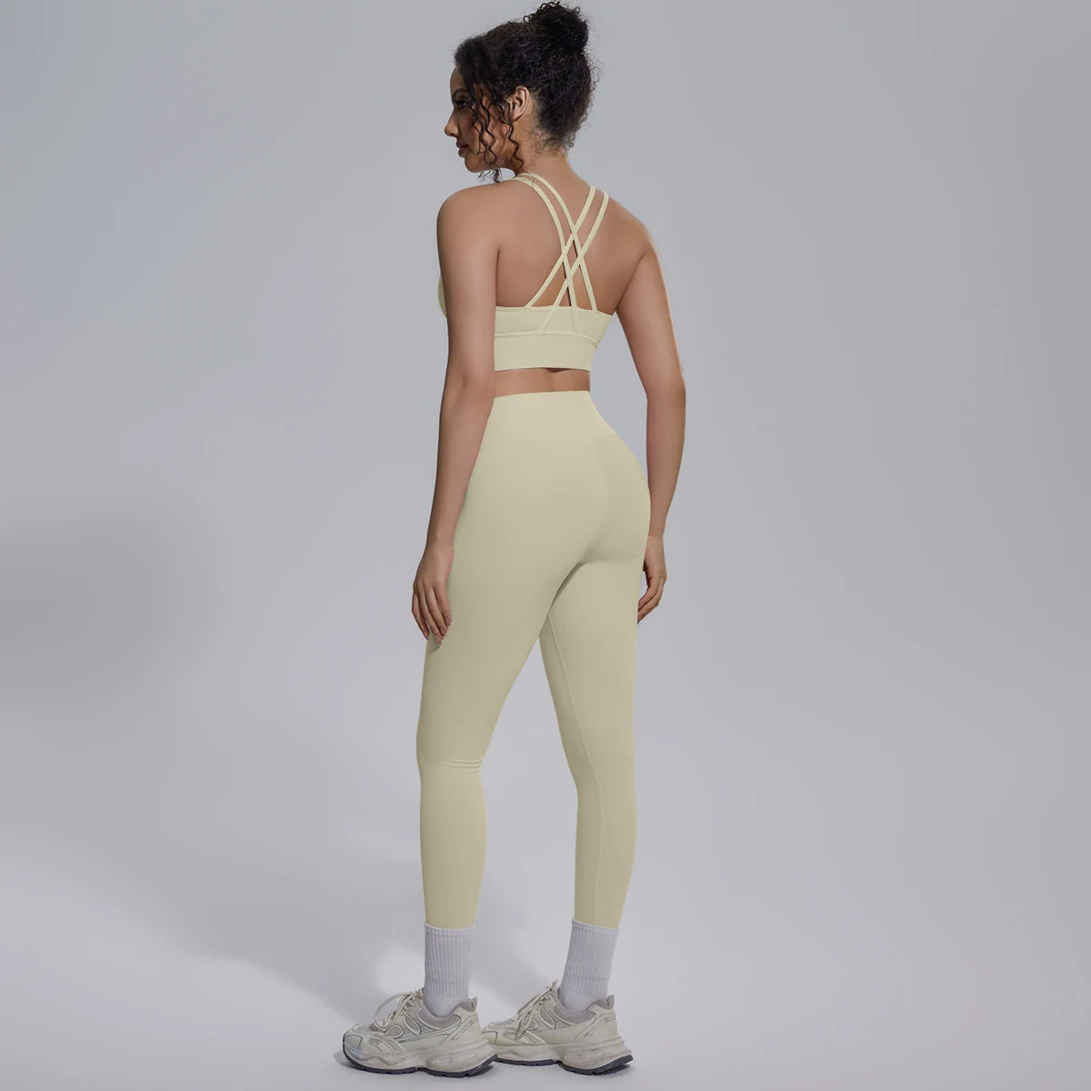 New Yoga Set for Woman Summer Gym Sports Running Bra Top Breathable Peach Buttocks Women Leggings Solid Color Yoga Set