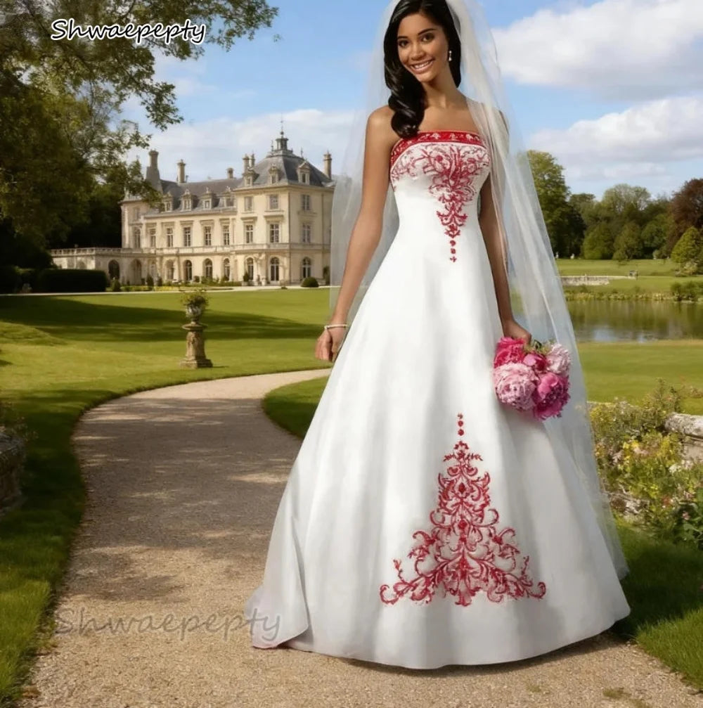 Elegant Embroidery White And Purple Wedding Dress Sweep Train A-Line Satin Strapless Bride Gowns Customized Robes De mariée