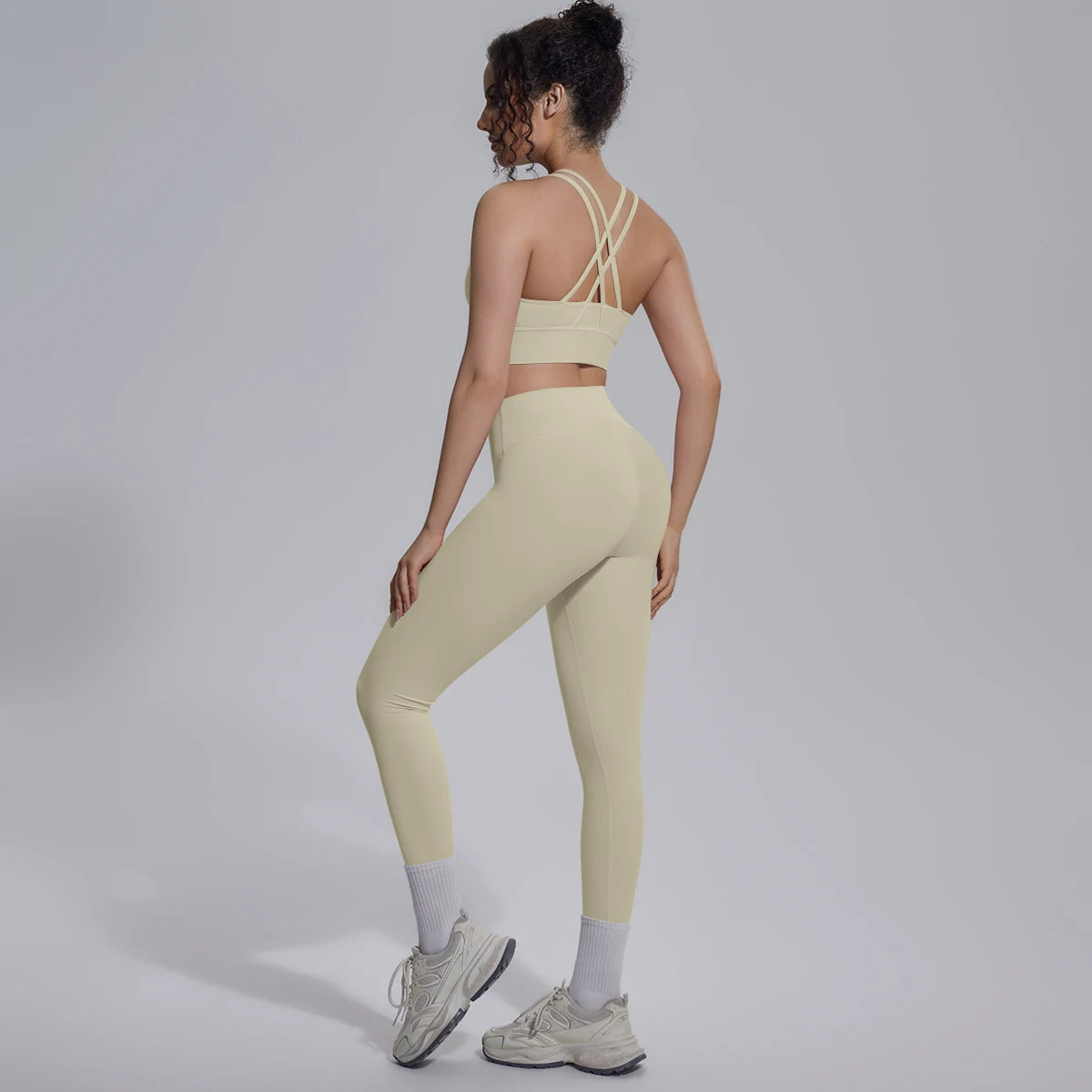 New Yoga Set for Woman Summer Gym Sports Running Bra Top Breathable Peach Buttocks Women Leggings Solid Color Yoga Set