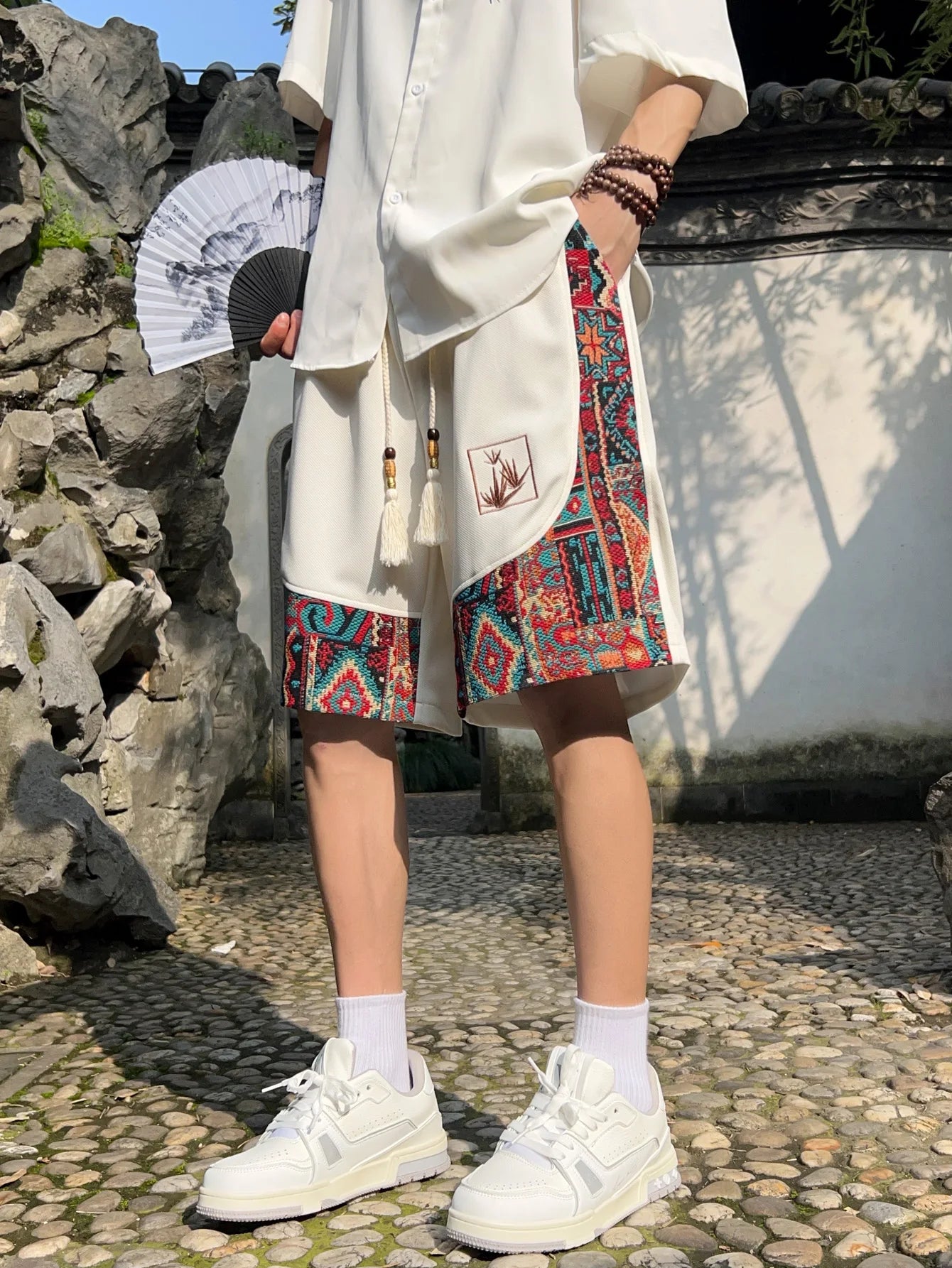 Men's ethnic embroidery pattern shorts with pockets, summer casual drawstring shorts, suitable for outdoor and beach casual wear