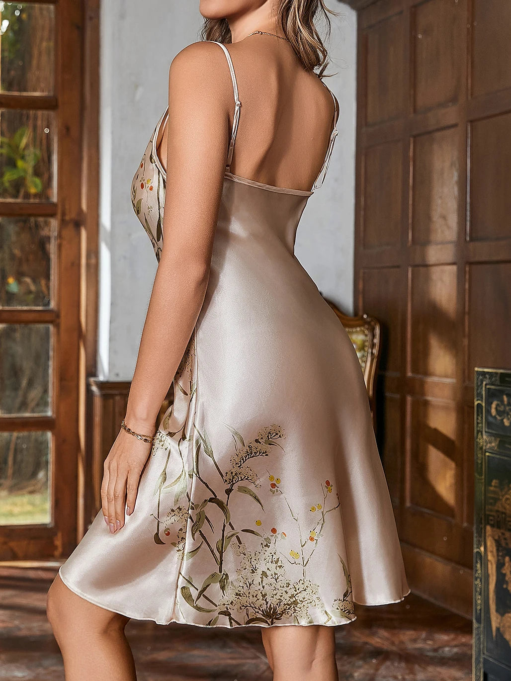 Women Floral Print Nightdress Light and Blooming Elegant yet Sweet Let You Feel the Romantic Atmosphere Even in Your Dreams