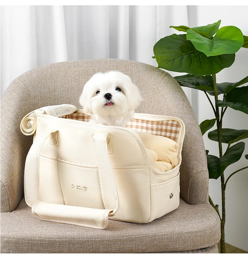 Pets Go Out and Pack Puppies. Portable One-Shoulder Bags Are Suitable for Cats and Small Dogs to Carry Outdoors Than Bears.