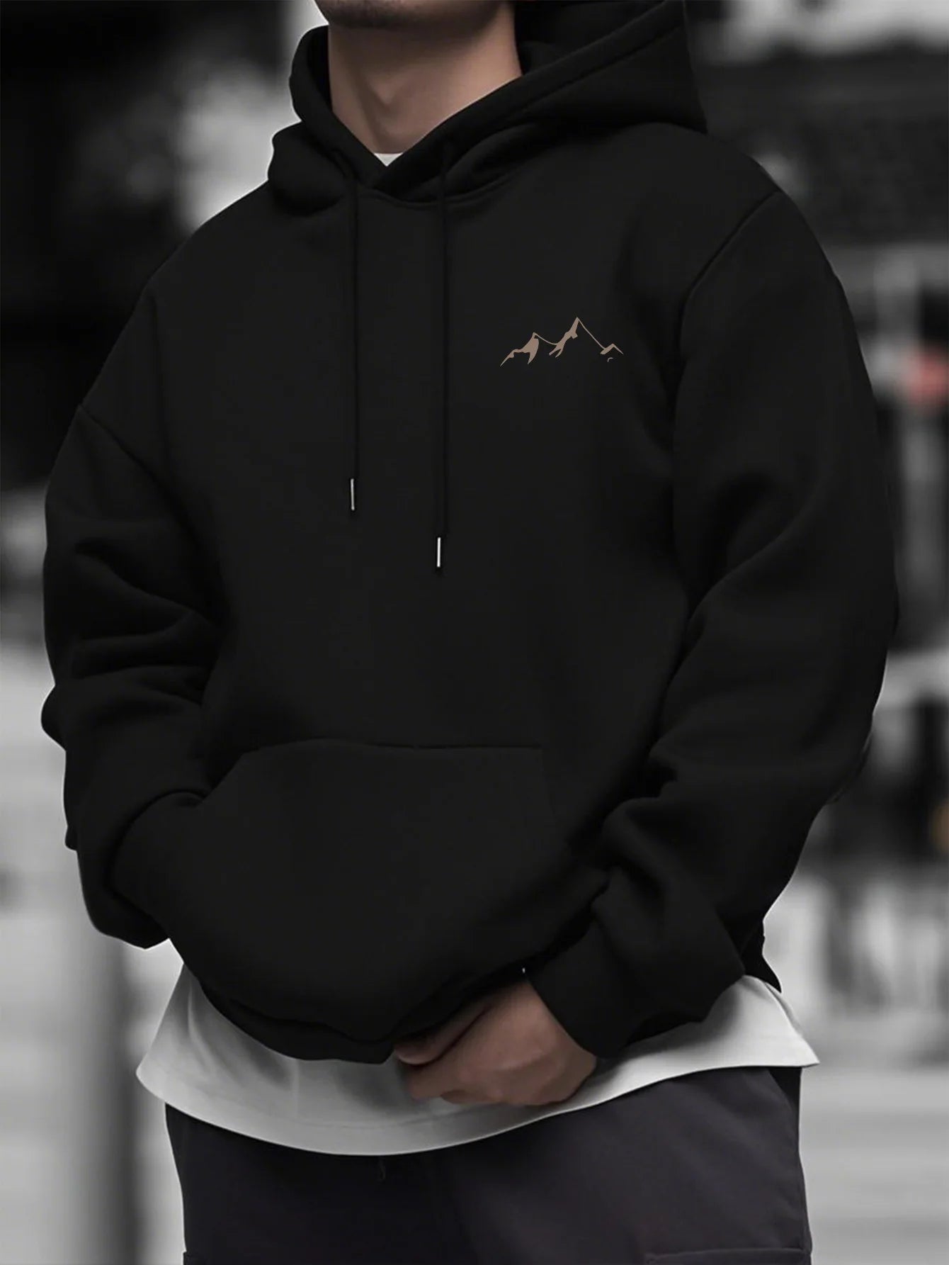 Stylish mountain-inspired minimalist print Men's long-sleeve hoodie, perfect for outdoor activities, suitable for autumn wear