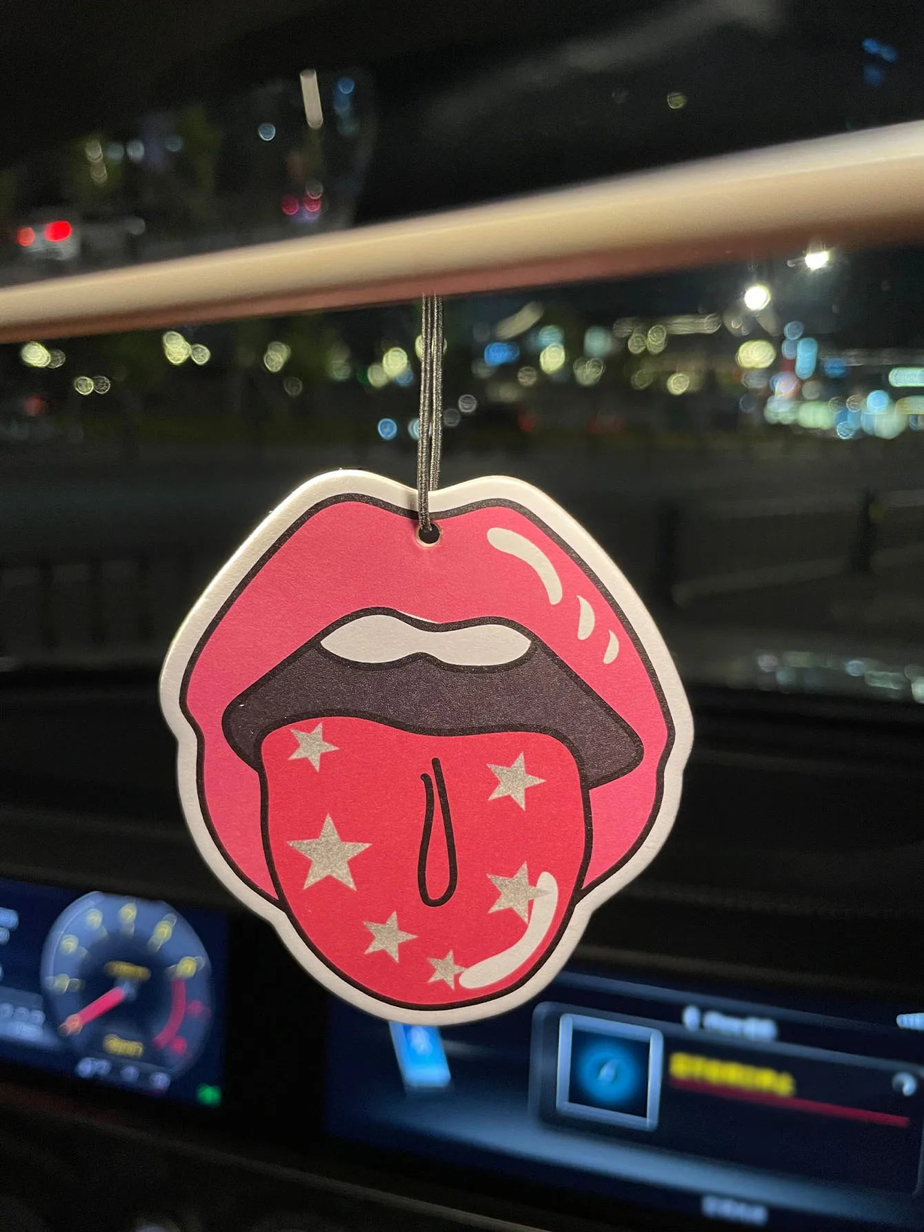 Perfume Bottle Pattern/Freesia Fresh Scent Five-Star Unisex Car Perfume and Non-Toxic Air Freshener |   Natural Essential Oils and Aromatherapy Scent Tablets (Noroili/Grapefruit/Cedar) |   Hanging Type and Dual-Purpose as a V