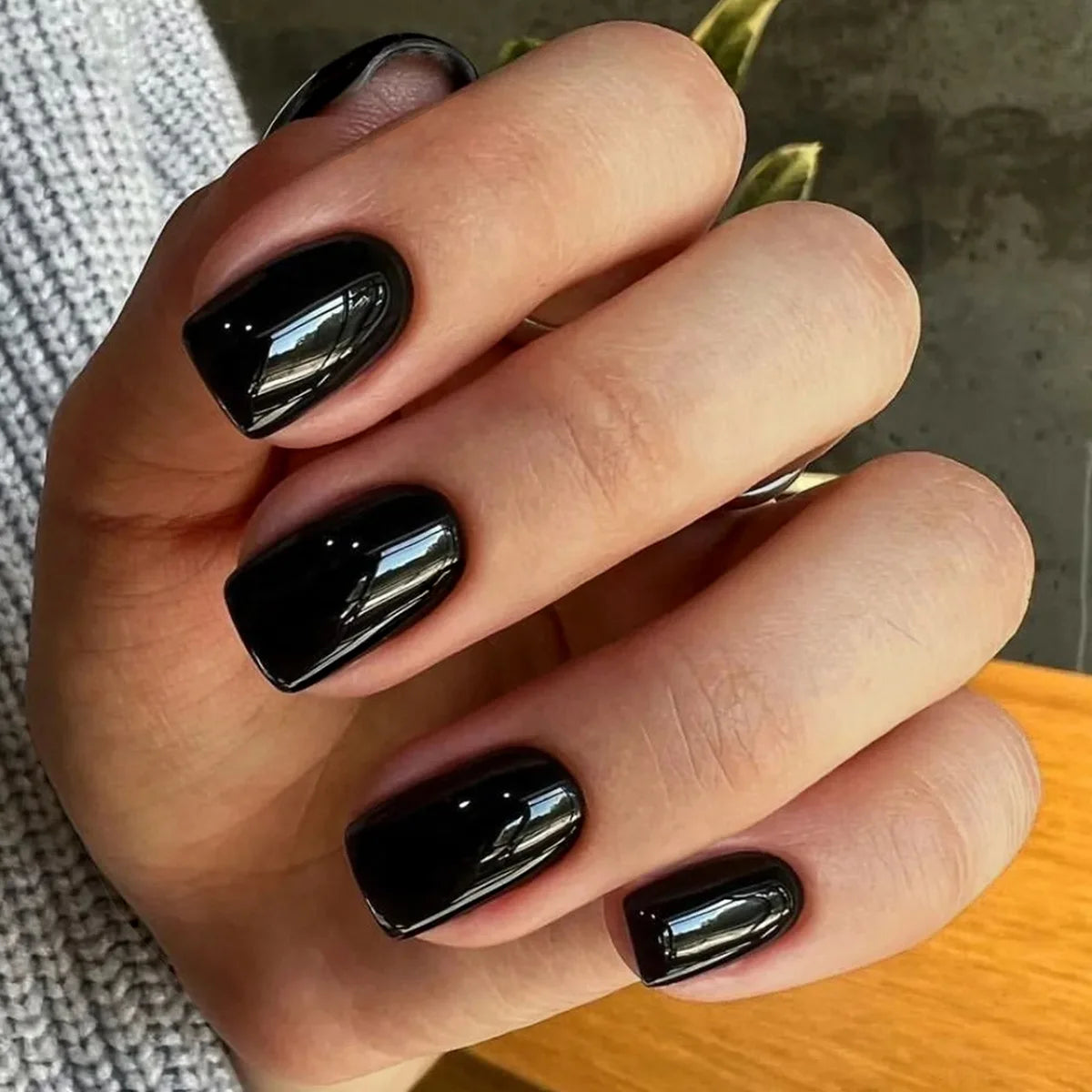 24Pcs/Set Wearable False Nails for Girls Women Removable Solid Color Short Fake Nails Art Finished Simple White Press on Nail