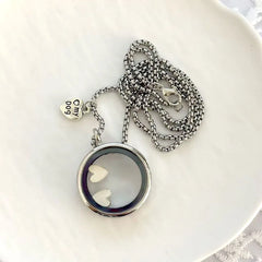 Pet Souvenirs Can Hold Cat or Dog Hair Necklaces, Pendants, Alloy Glass Photo Frames, Pendants, and Pet Accessories