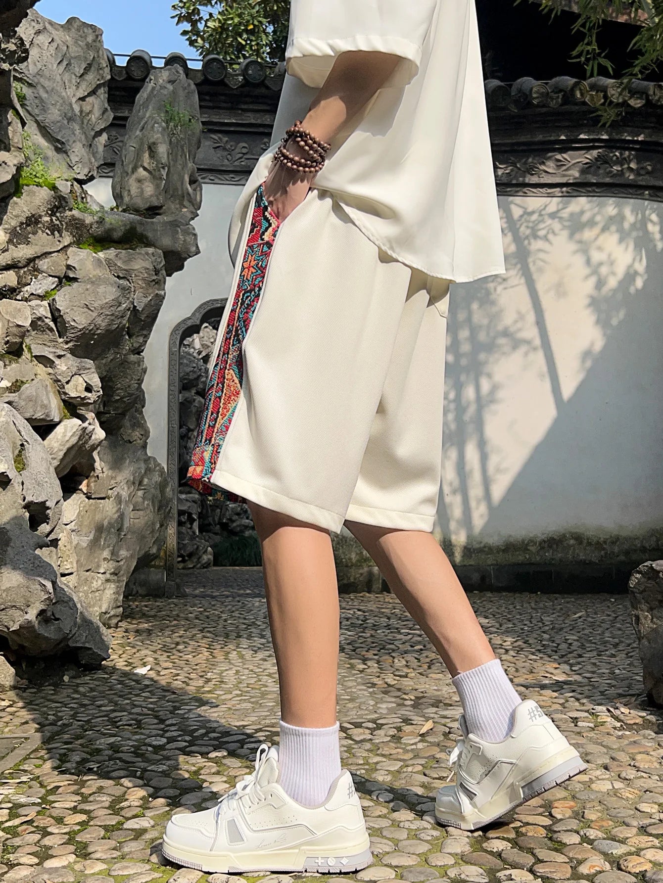 Men's ethnic embroidery pattern shorts with pockets, summer casual drawstring shorts, suitable for outdoor and beach casual wear