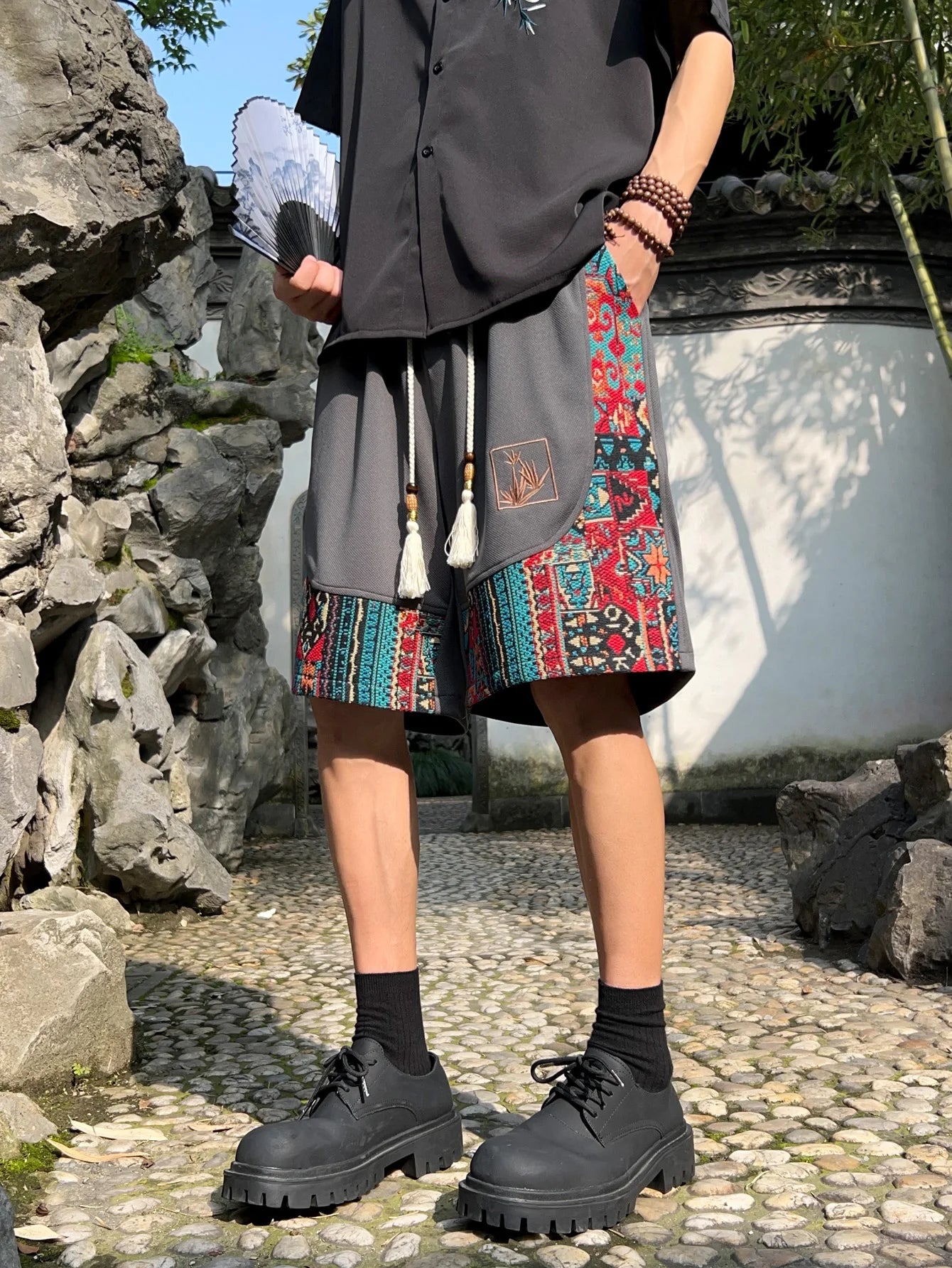 Men's ethnic embroidery pattern shorts with pockets, summer casual drawstring shorts, suitable for outdoor and beach casual wear