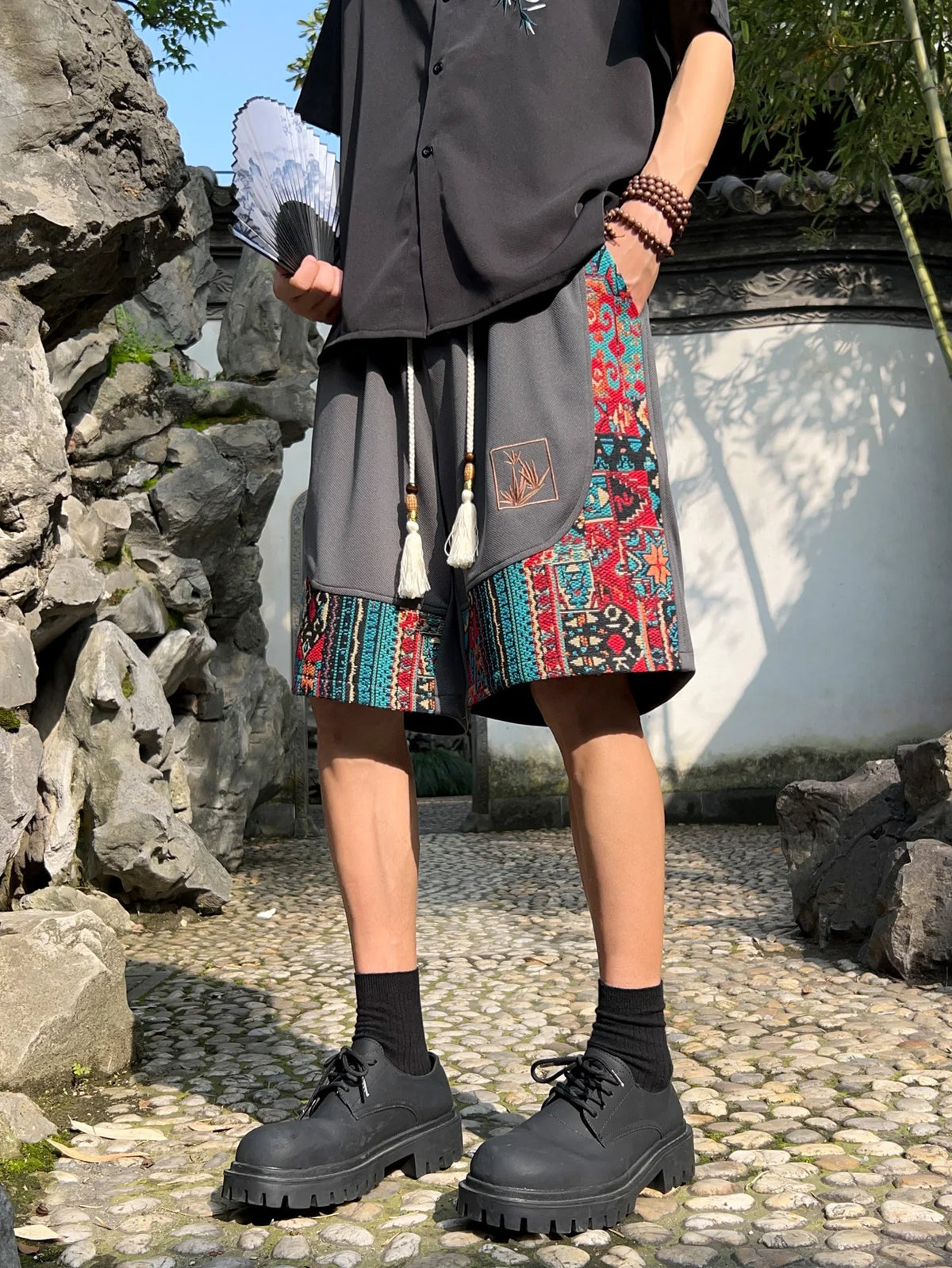 Men's ethnic embroidery pattern shorts with pockets, summer casual drawstring shorts, suitable for outdoor and beach casual wear