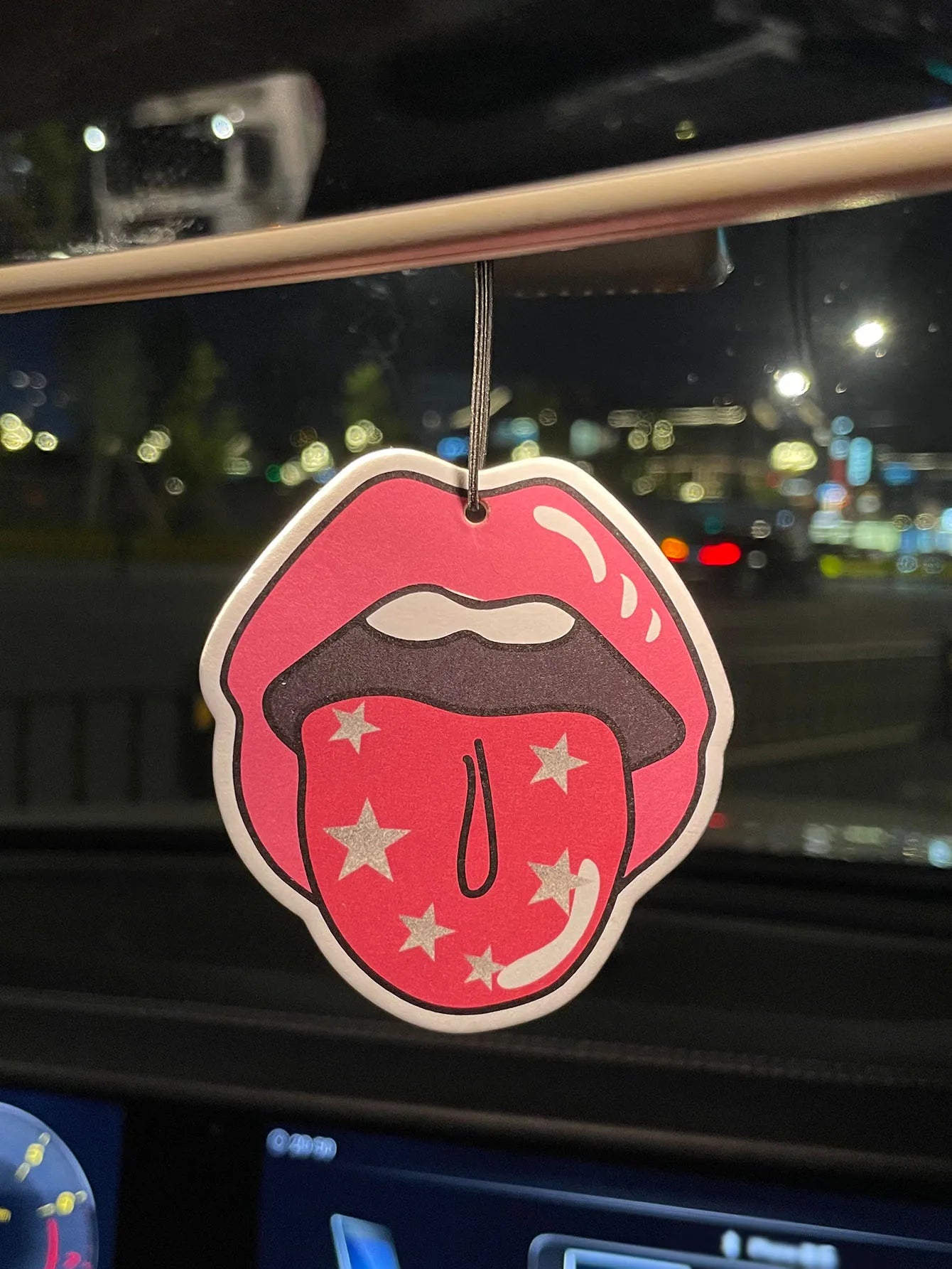 Perfume Bottle Pattern/Freesia Fresh Scent Five-Star Unisex Car Perfume and Non-Toxic Air Freshener |   Natural Essential Oils and Aromatherapy Scent Tablets (Noroili/Grapefruit/Cedar) |   Hanging Type and Dual-Purpose as a V