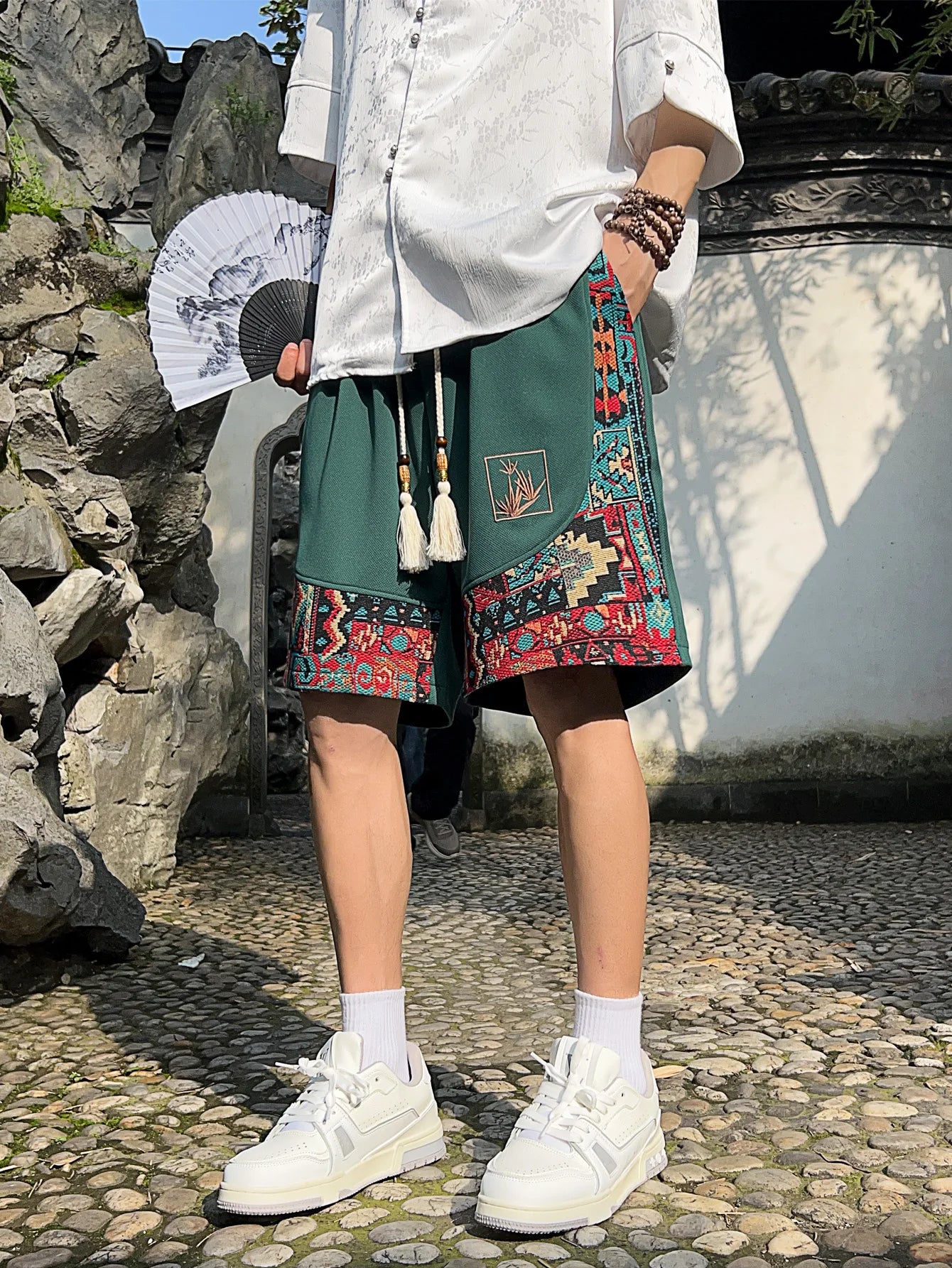Men's ethnic embroidery pattern shorts with pockets, summer casual drawstring shorts, suitable for outdoor and beach casual wear