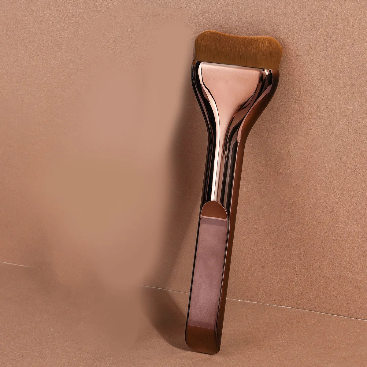 Professiona Makeup Brush, Curved Soft Bristle Foundation Brush for Even Application, Travel-Friendly