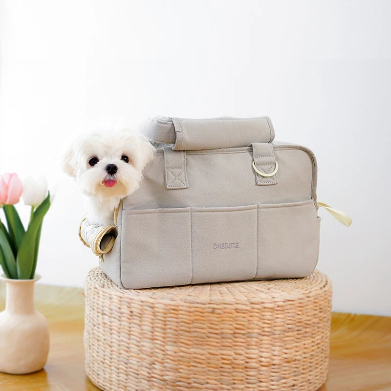 Pets Go Out and Pack Puppies. Portable One-Shoulder Bags Are Suitable for Cats and Small Dogs to Carry Outdoors Than Bears.