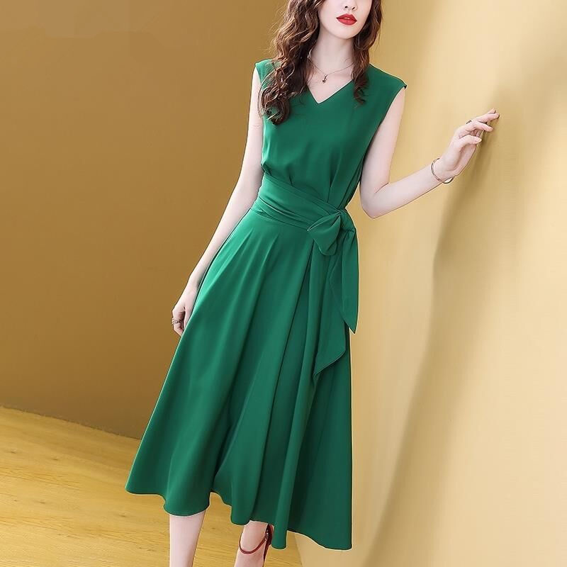 Elegant Sleeveless V-Neck Midi Dress