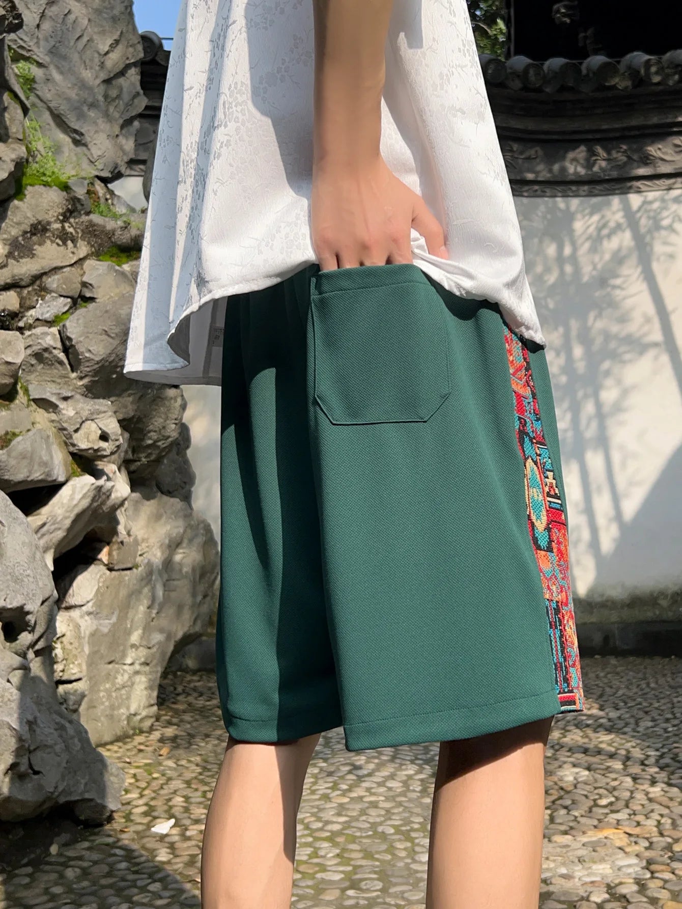 Men's ethnic embroidery pattern shorts with pockets, summer casual drawstring shorts, suitable for outdoor and beach casual wear