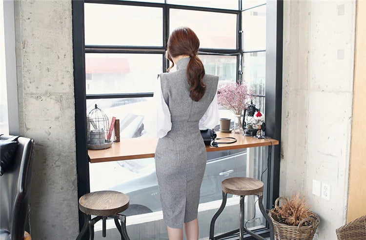 Elegant Sleeveless V-Neck Midi Dress