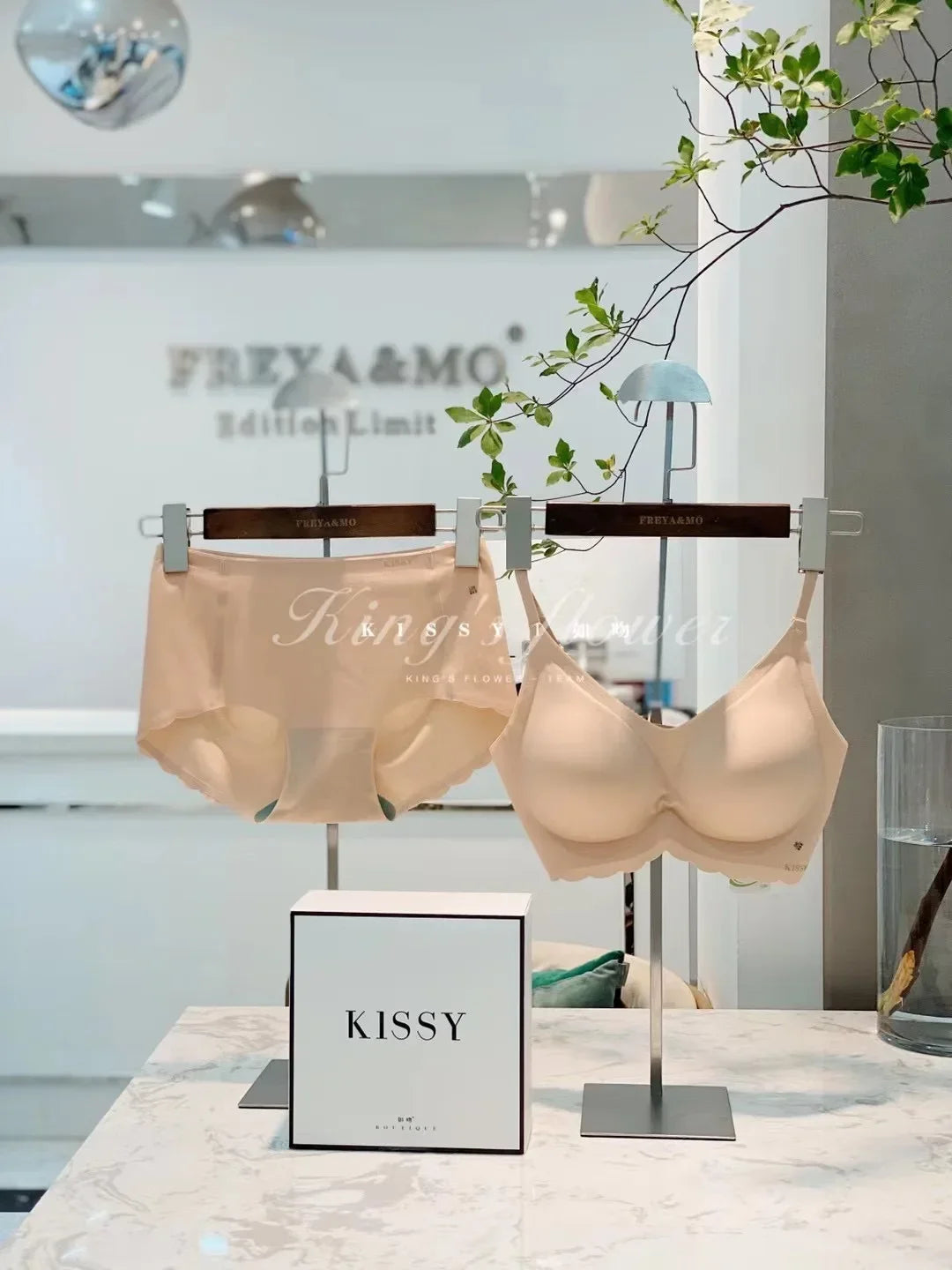 Kiss.y sports bra, such as kiss zero binding, no trace, no steel ring, quantum kiss vest bra set female